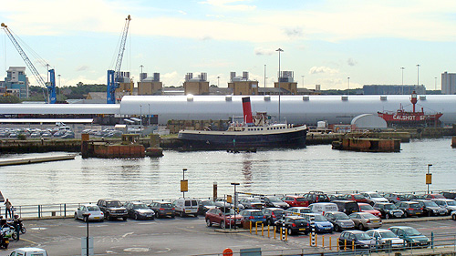 Extra neu gebaut, die Landungsbrcke fr die Queen Mary2.