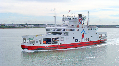 Unser Schwesterschiff bei der berfahrt zur Isle of Wight.