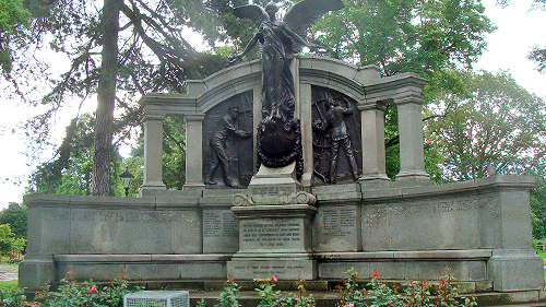 Das einzige Denkmal fr die toten Maschinisten der Titanic in Southampton.