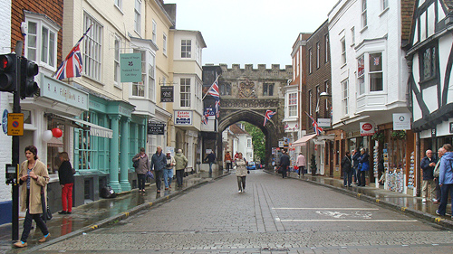 Typisches englisches Altstadtgsschen in Salisbury.