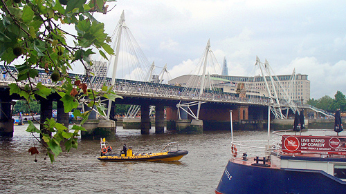 Moderne Architektur, U-Bahnbrcke ber die Themse.